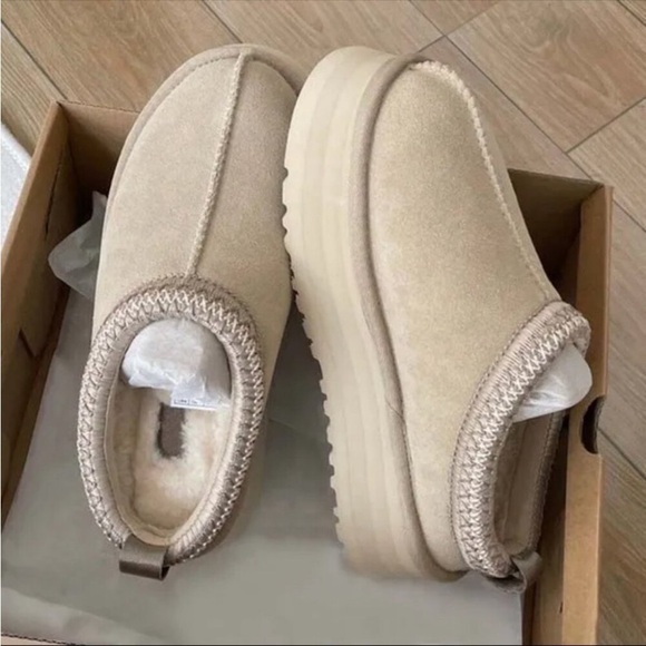 UGG Women's Cream Slippers - Picture 2 of 2